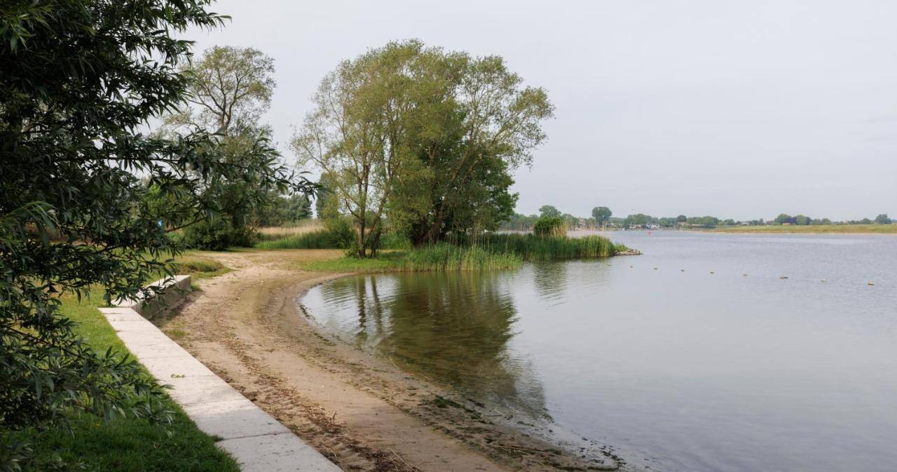 Cool Huisje Aan De Maas Villa Andel Ngoại thất bức ảnh